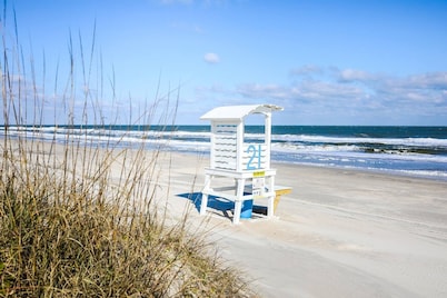 1 Block to Beach, Restaurants & More! Anchors Away