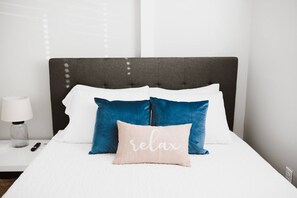2 habitaciones, tabla de planchar con plancha y cuna de viaje 