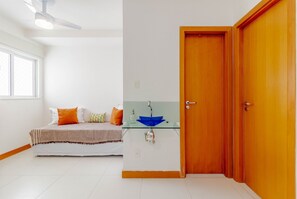 1 chambre, fer et planche à repasser, Wi-Fi, draps fournis