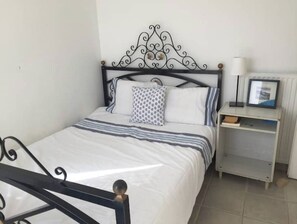 2 bedrooms, iron/ironing board, free WiFi, bed sheets - Sea View flat - Marmari village 1hour from Rafina (marmari)