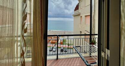 Holiday Home Casa Conchiglia with Sea View & Balcony