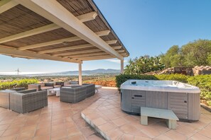 Terrace/patio - Apartment "3 La Cinta" with Shared Pool, Whirlpool & Wi-Fi (San Teodoro)