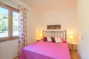2 bedrooms, iron/ironing board, free WiFi