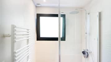 Douche, serviettes fournies