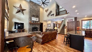 Smart-TV, Kamin, Videospiele, DVD-Player