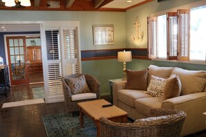 Living area - The Villa at D&R Pelican Bay Resort (Fulton)