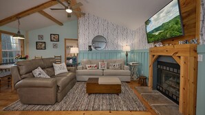 Smart TV, fireplace - Renovated Cottage! Overlooks Dale Hollow! (Byrdstown)