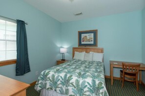 1 bedroom, iron/ironing board, WiFi, bed sheets - Cottage 19 at D&R Pelican Bay Resort (Fulton)