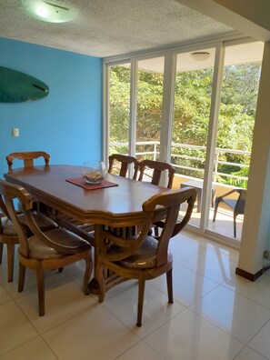 Dining - Condo, Beach and Surf, special for families with 3 bedrooms. Costa Linda 4-19 (Jacó)