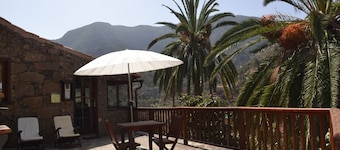 C. Rural Risco Padrón: Beautiful old house in an environment of total tranquility