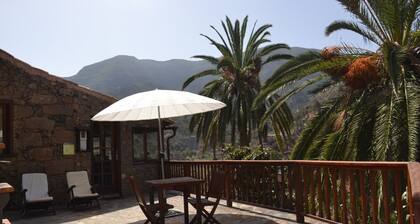 C. Rural Risco Padrón: Beautiful old house in an environment of total tranquility