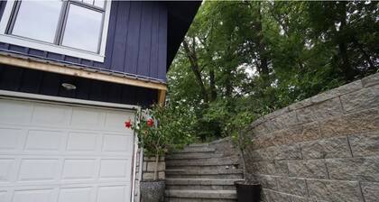 Stunning Wooded Retreat! A River Runs Through ItâŠHot Tub-Arcade-Kayaks-Nature