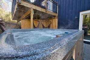 Outdoor spa tub - Stunning Wooded Retreat!  A River Runs Through It…Hot Tub-Arcade-Kayaks-Nature (Waverly)