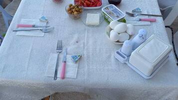 Free daily local cuisine breakfast