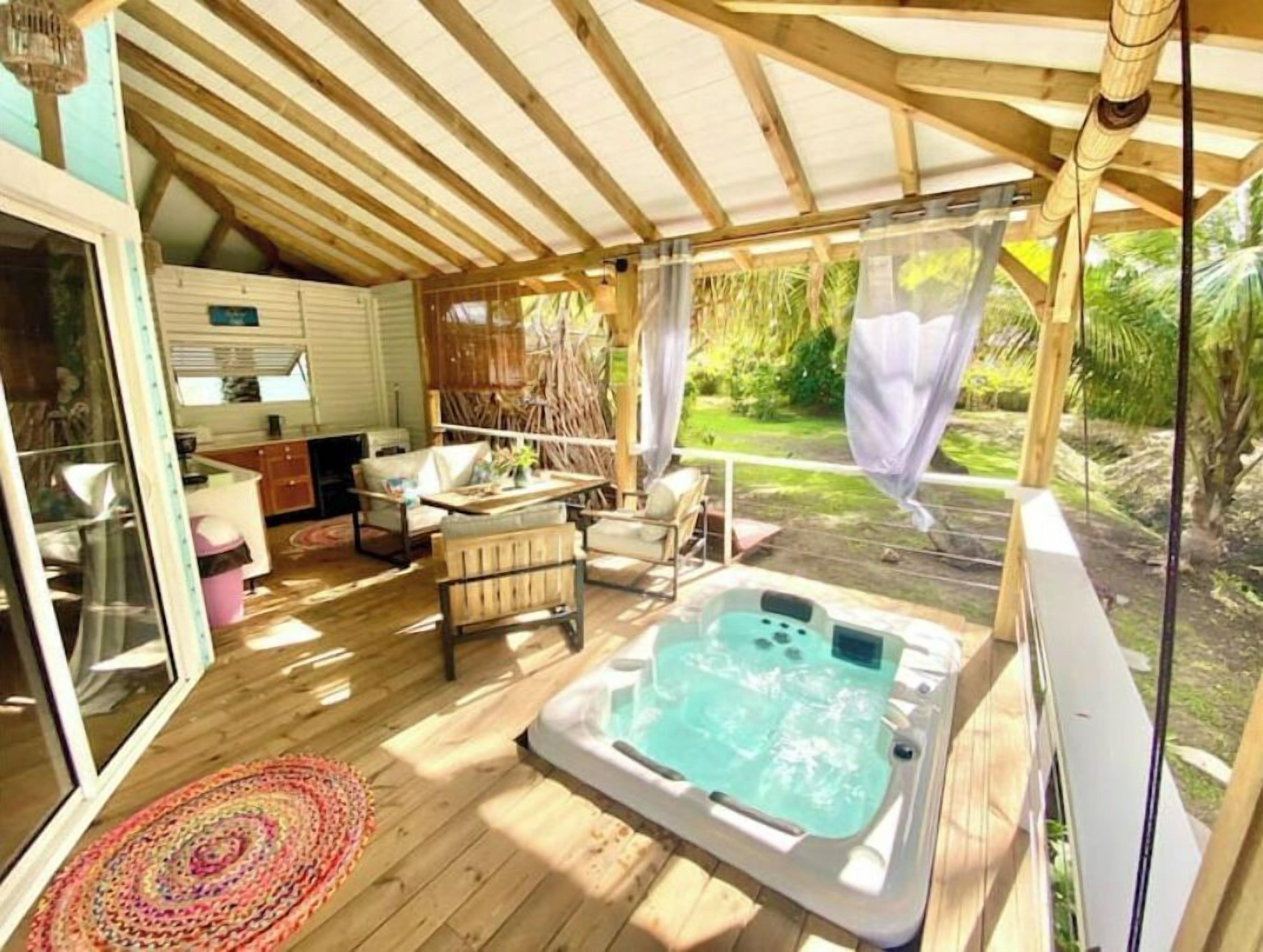 Bain à remous extérieur