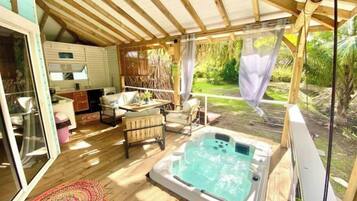 Bain à remous extérieur