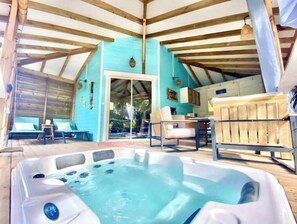 Bain à remous extérieur