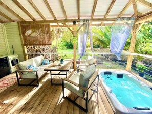 Bain à remous extérieur
