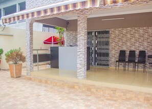 ฝ่ายต้อนรับ