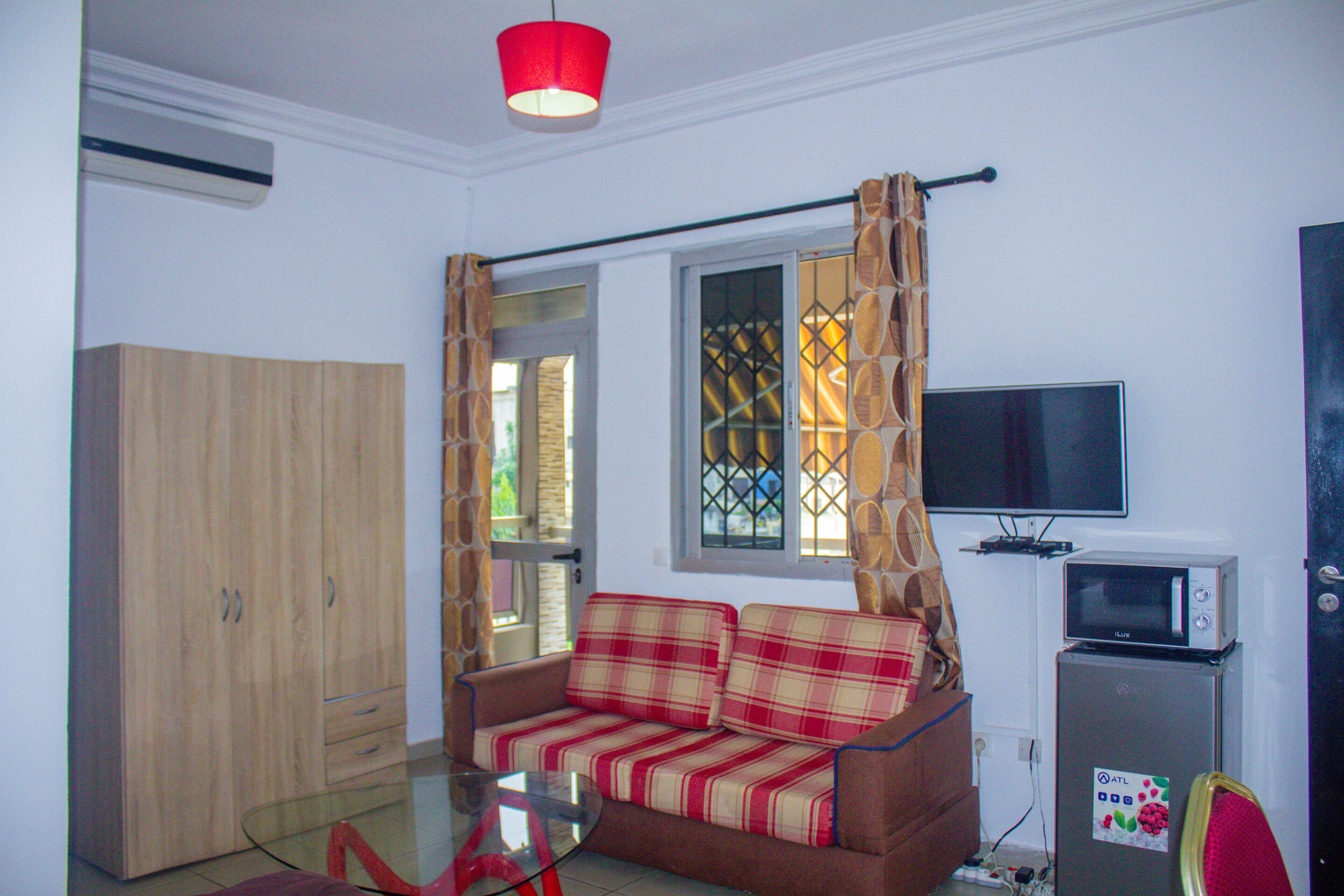 Business Studio Suite | Premium bedding, individually decorated, laptop workspace, free WiFi