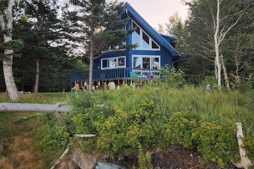 Beautiful 4 Bedroom Oceanfront Cottage on the Bay of Fundy on Campobello Island