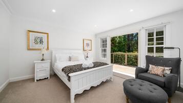 4 bedrooms, iron/ironing board, travel cot, free WiFi