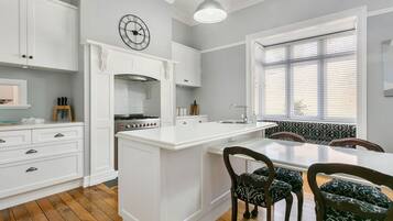 Coffee/tea maker, fridge, microwave, oven