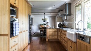 Fridge, microwave, dishwasher, coffee/tea maker