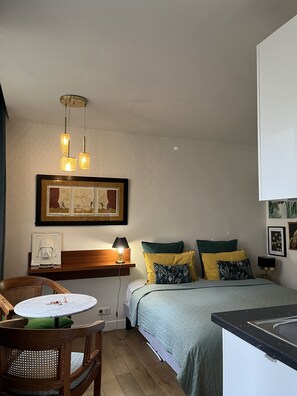 1 chambre, fer et planche à repasser, Wi-Fi gratuit, draps fournis