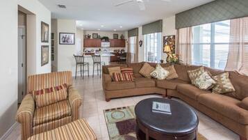 House, Multiple Beds (Margarita's West Haven Vacation Home) | Living room