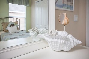 5 bedrooms - Margarita's West Haven Vacation Home (Davenport)