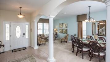 House, Multiple Beds (Margarita's West Haven Vacation Home) | Private kitchen