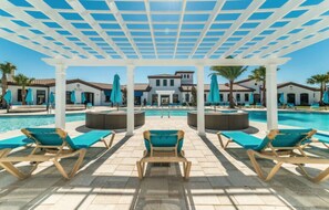 Appartement, Meerdere bedden (A Touch of Blue at Windsor Island Res) | Zwembad | Een buitenzwembad