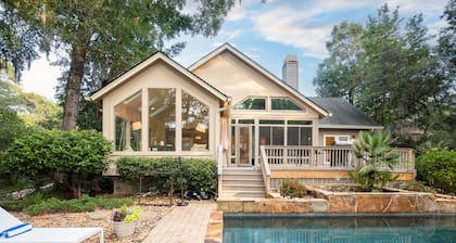 Hilton Head Retreat • Private Pool + Deck Dining + Near Beach | Hilton Lagoon