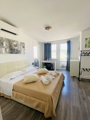 5 bedrooms, iron/ironing board, WiFi - Penthouse Vatican Terrace (Roma)