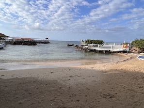 Ubicación a pie de playa, tumbonas y toallas de playa
