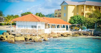 Sea Breeze Escape - Resort Condo in Runaway Bay