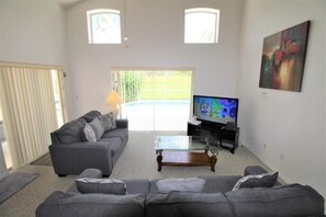 Ferienhaus, Mehrere Betten (Backyard Fun at Highlands Reserve) | Wohnzimmer