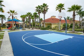 Maison, plusieurs lits (Magical Terra Verde Resort Townhome) | Terrain de sport