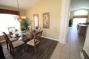 Private kitchen - Tropical Getaway at Solana Resort (Davenport)