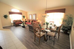Maison, plusieurs lits (Tropical Getaway at Solana Resort) | Salle de séjour