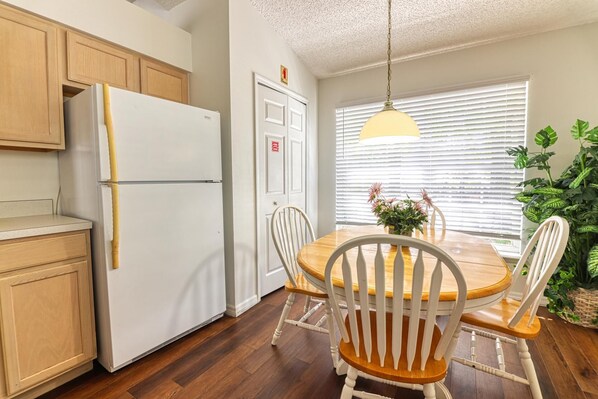 House, Multiple Beds (Patrick's Clear Creek Hideout) | Private kitchen