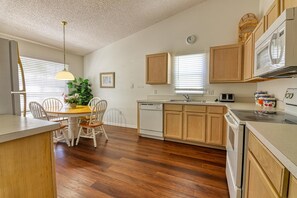 Private kitchen - Patrick's Clear Creek Hideout (Clermont)