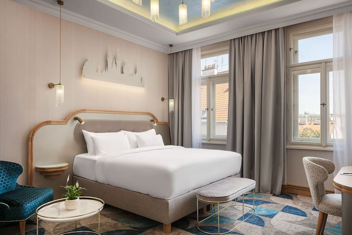 Deluxe tweepersoonskamer | Luxe beddengoed, Select Comfort-bedden, een minibar