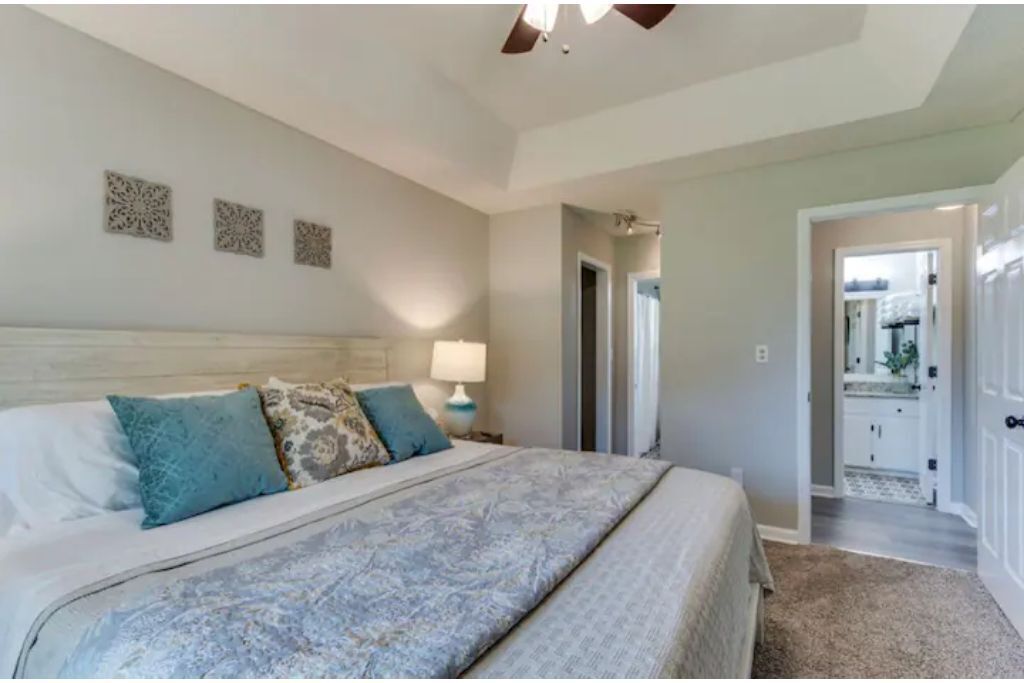 The Emerald-near Henry Horton- Sleeps 8- 2.5 baths