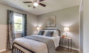 3 bedrooms, iron/ironing board, travel cot, WiFi - The Emerald-near Henry Horton- Sleeps 8- 2.5 baths (Lewisburg)