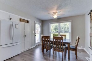 Dining - The Emerald-near Henry Horton- Sleeps 8- 2.5 baths (Lewisburg)