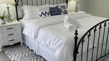 1 bedroom, desk, iron/ironing board, free WiFi