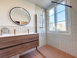 Shower, hair dryer - N&J - PORT LYMPIA - Port area - Close Old Town (Niza)