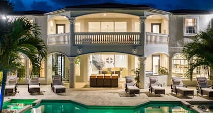 Secluded 5000 SF Mansion Waterfront|Game Room|Pool
